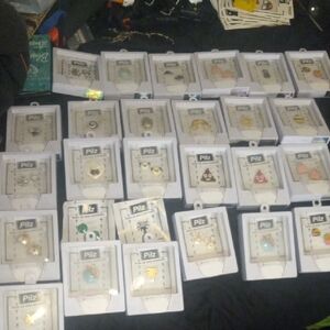 Pilz Shoelace charms mystery pull